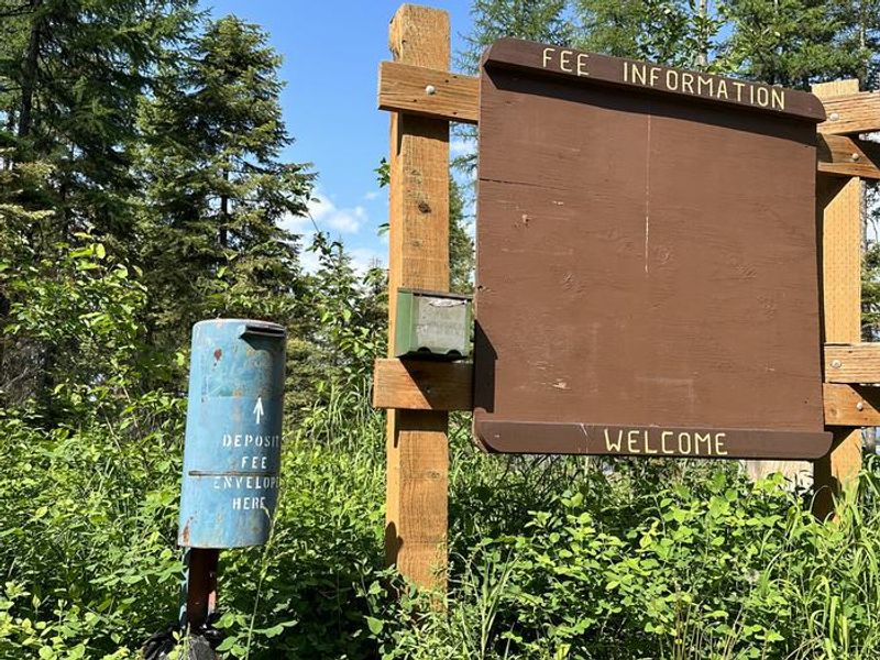 Fee Tube & Information Kiosk