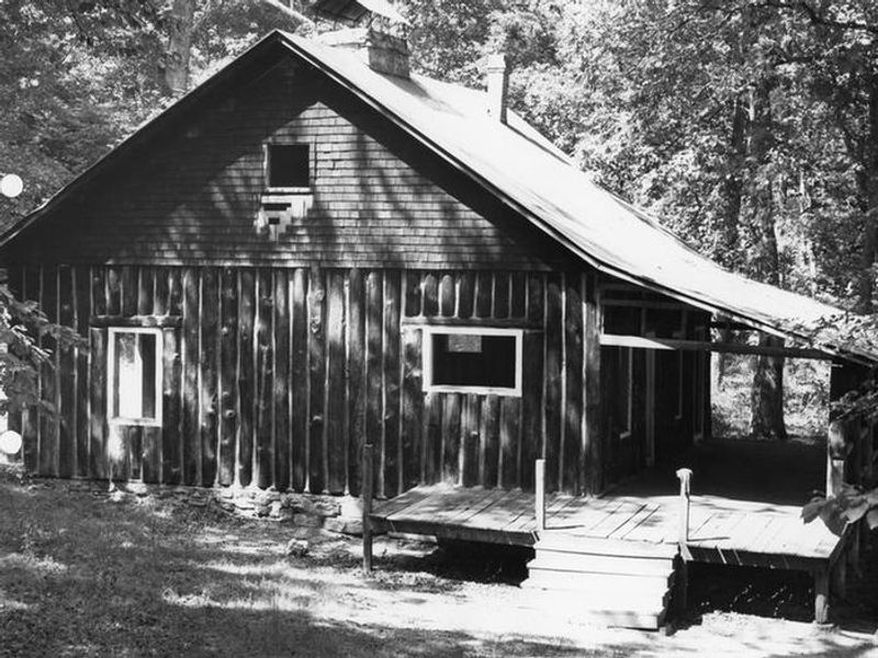 An early photo of Pulltite Cabin