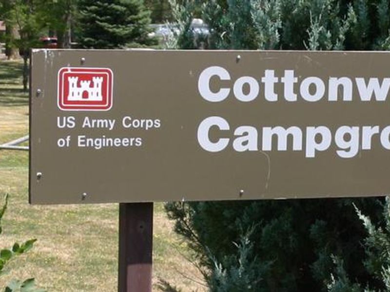 Cottonwood Campground entrance, located just downstream of Gavins Point Dam.