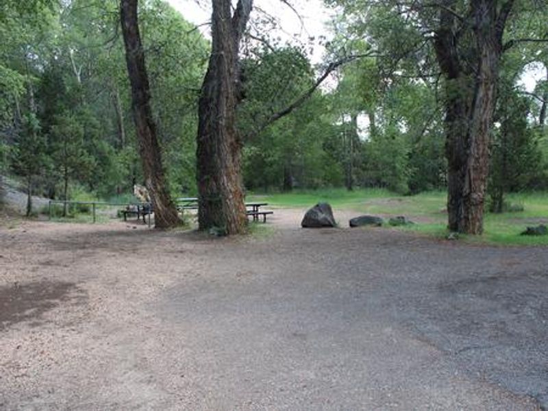 Double campsite #28 - loads of parking.