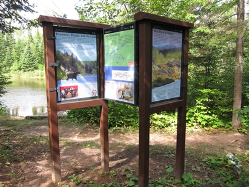 Panels welcome and inform visitors about Fort Charlotte.