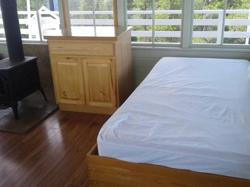 Minton Peak Lookout- twin bed