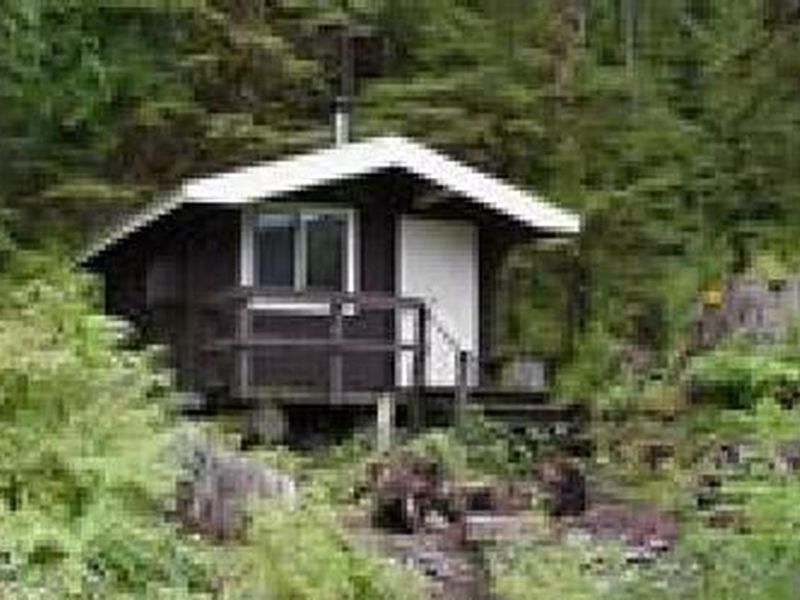 Trollers Cove Cabin