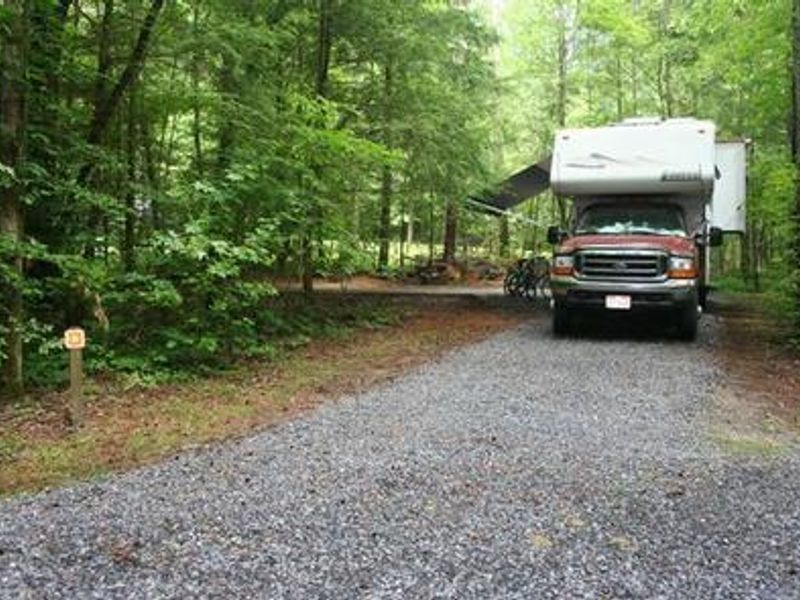 Large sites that face the community stalls