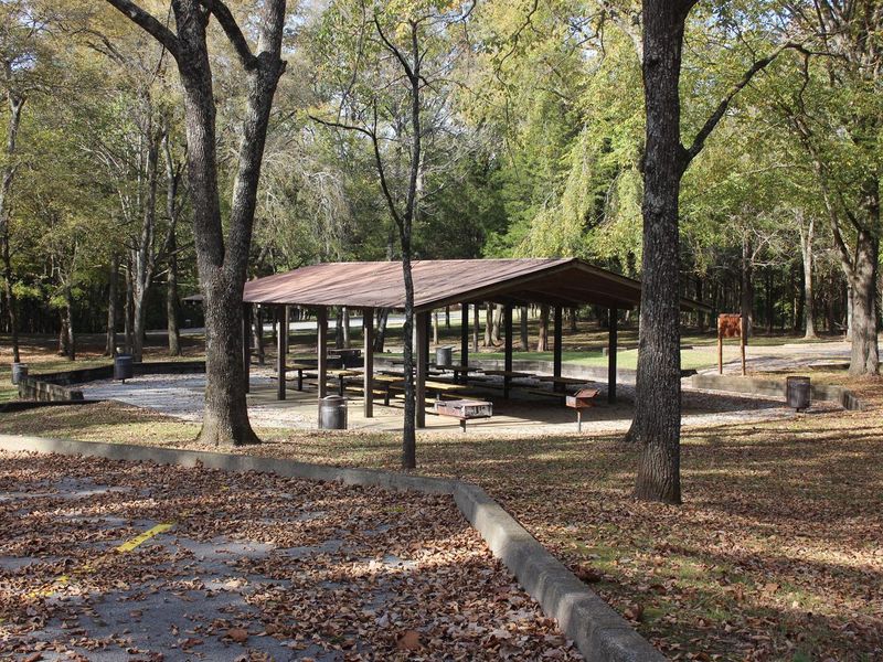 SEVEN POINTS (TN) - DAY USE group shelter 2