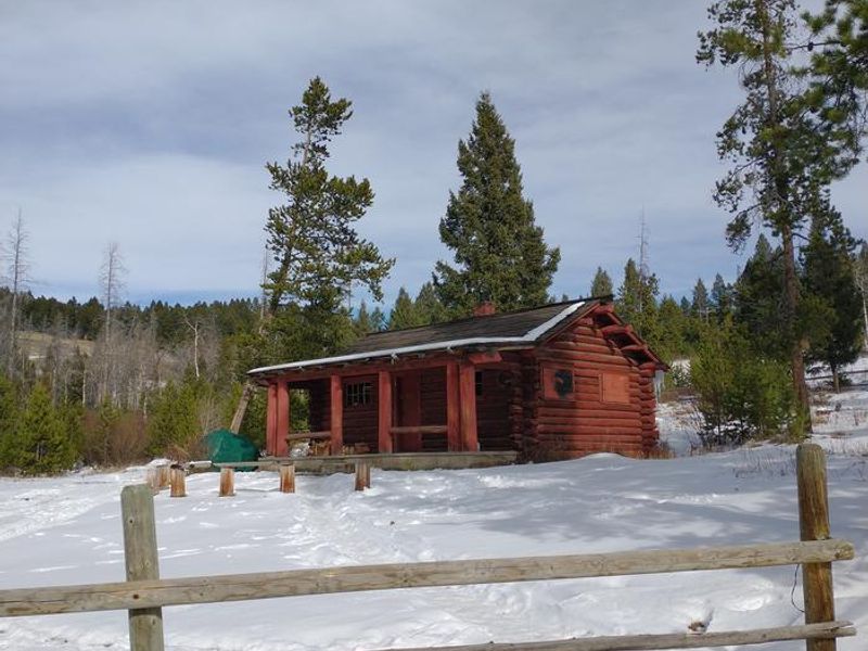 High Rye Cabin viewed from parking area
