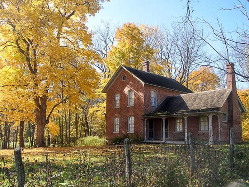 Chellberg Farmhouse on the Bailly Chellberg trail