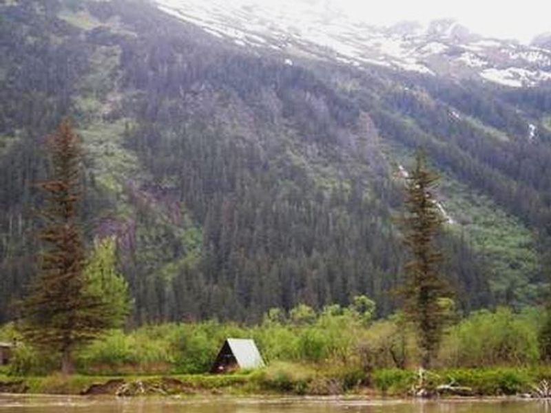 Twin Lakes Cabin (AK)