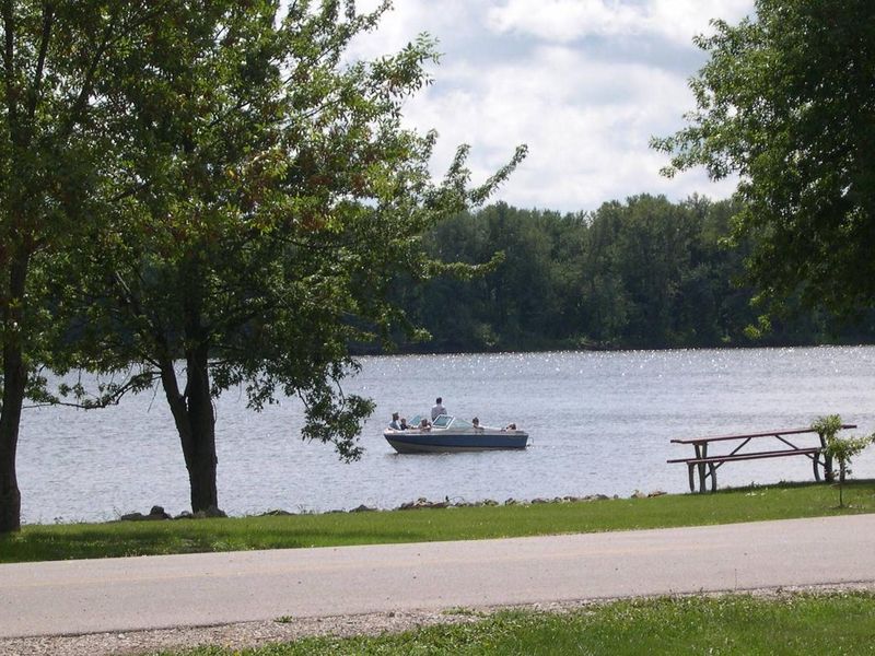 Boaters along SC shoreline