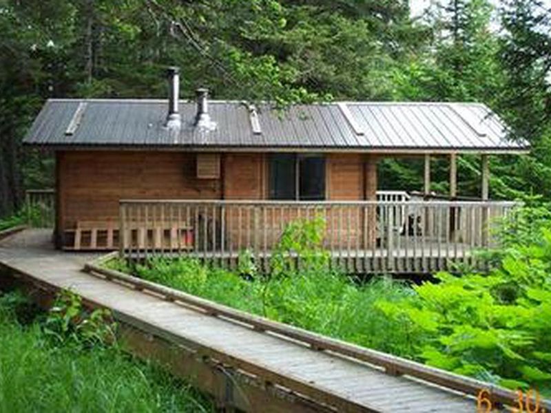 GREEN ISLAND CABIN