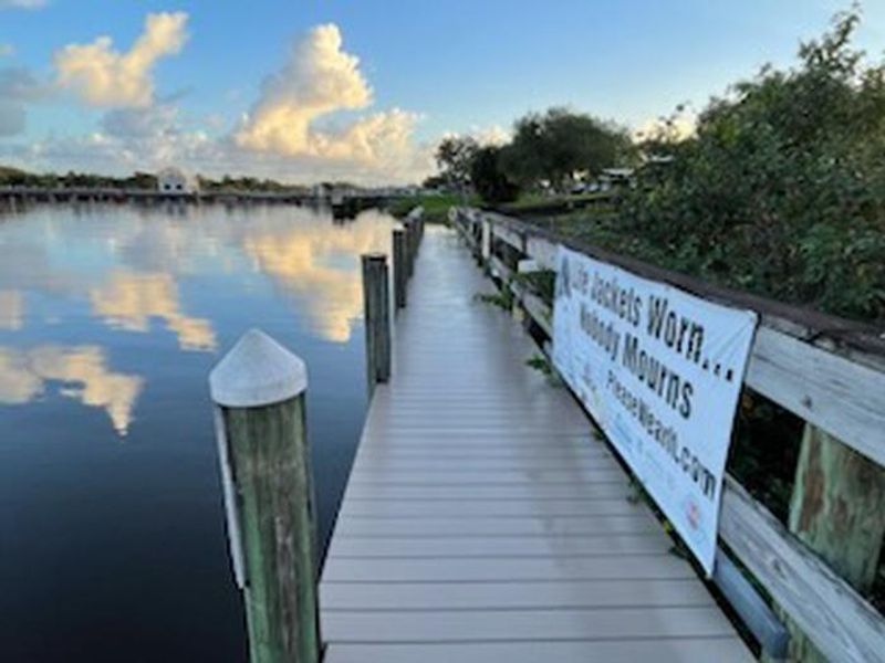 Saint Lucie Courtesy Dock, Day use only.