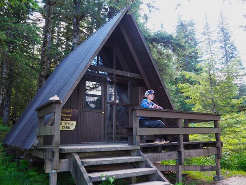 Enjoying scenery of Mount Rynda Cabin