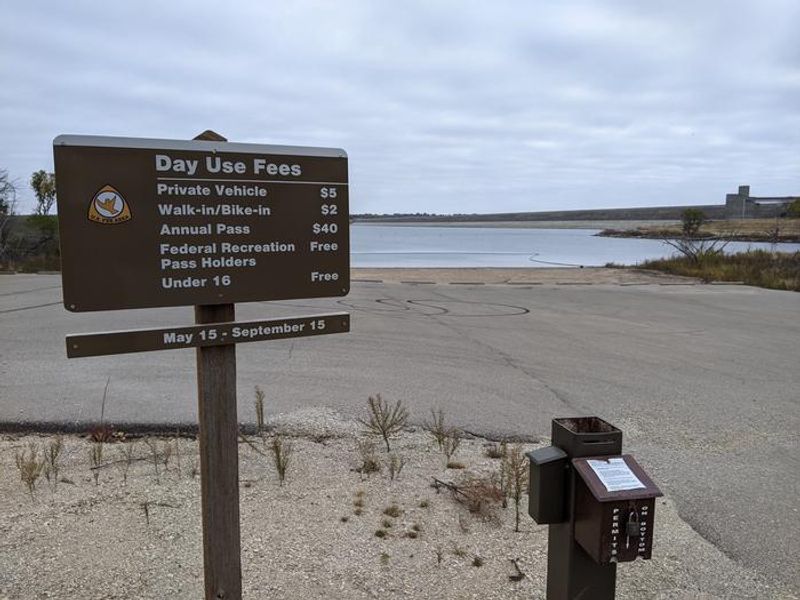 East Rolling Hills Beach Sign
