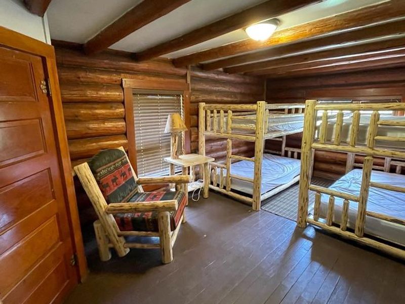 OLD CONDON RANGER STATION
2 bunks -4 beds