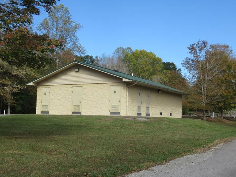 Smith Ridge B-Loop Showerhouse