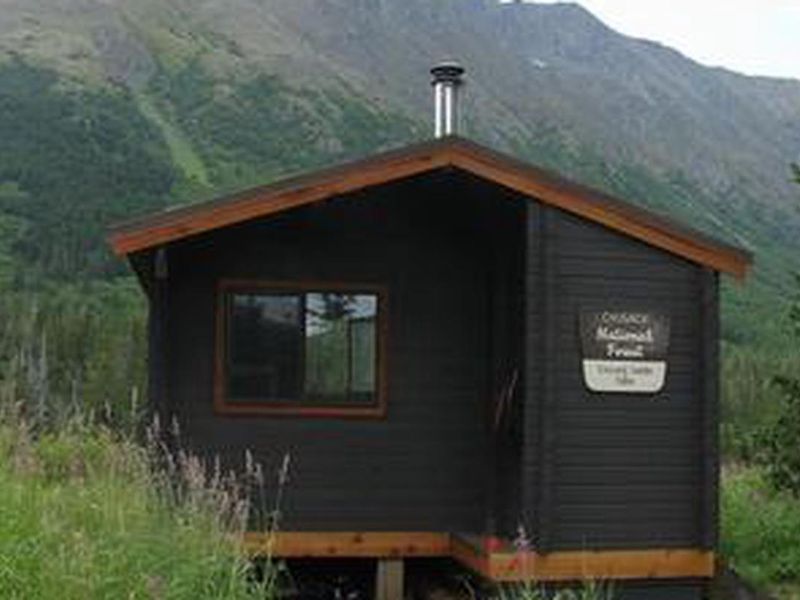 CRESCENT SADDLE CABIN