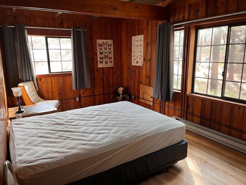 Sollers Cabin downstairs bedroom.