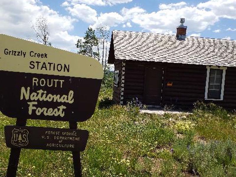 Grizzly Creek Guard Station Exterior Photo