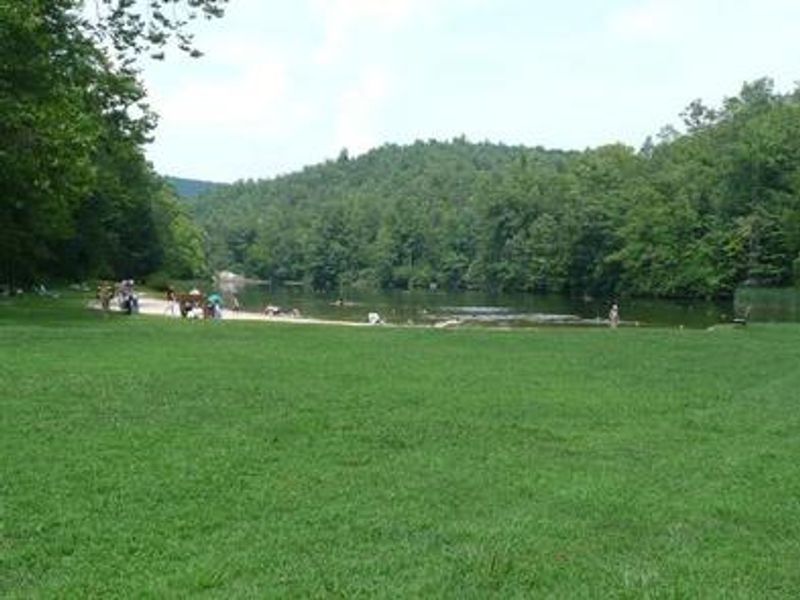 CAVE MOUNTAIN LAKE GROUP PICNIC SHELTER