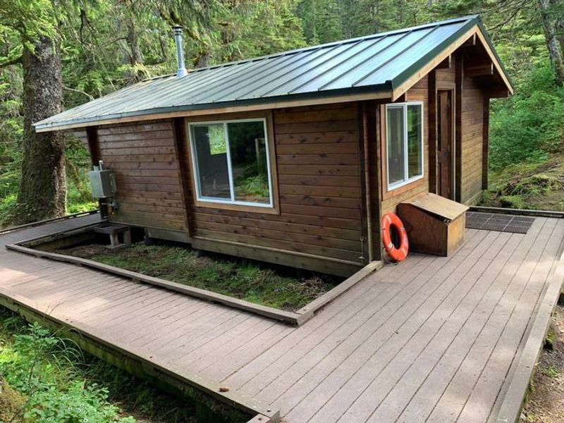 Harrison Lagoon Cabin- Outside accessible walkway 