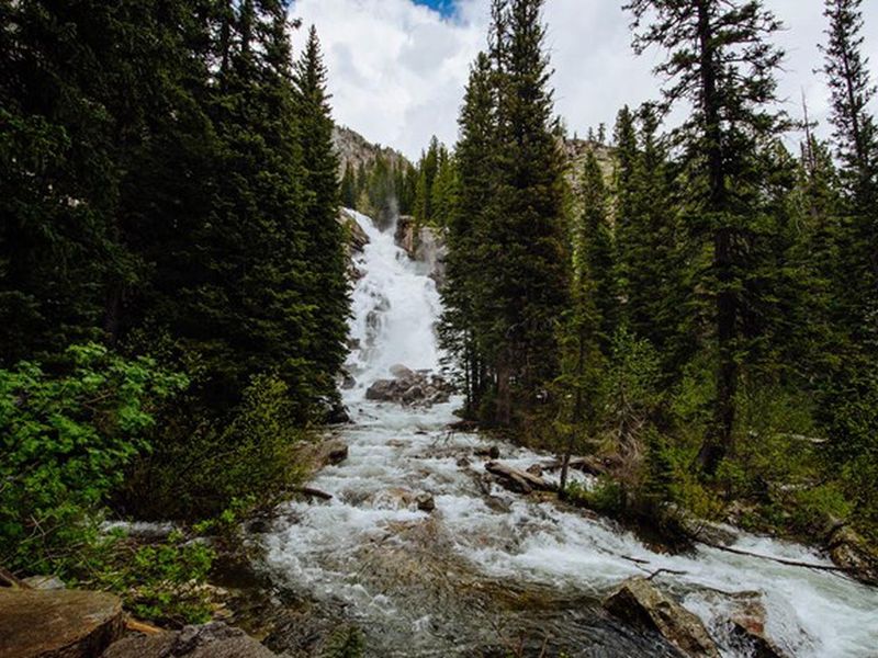 Several popular trails begin at Jenny Lake. Hikers can loop the lake, visit Hidden Falls and Inspiration Point, or travel into the backcountry via Cascade Canyon. Longer and more challenging trails like Lake Solitude and Hurricane Pass are also accessible from this area. 