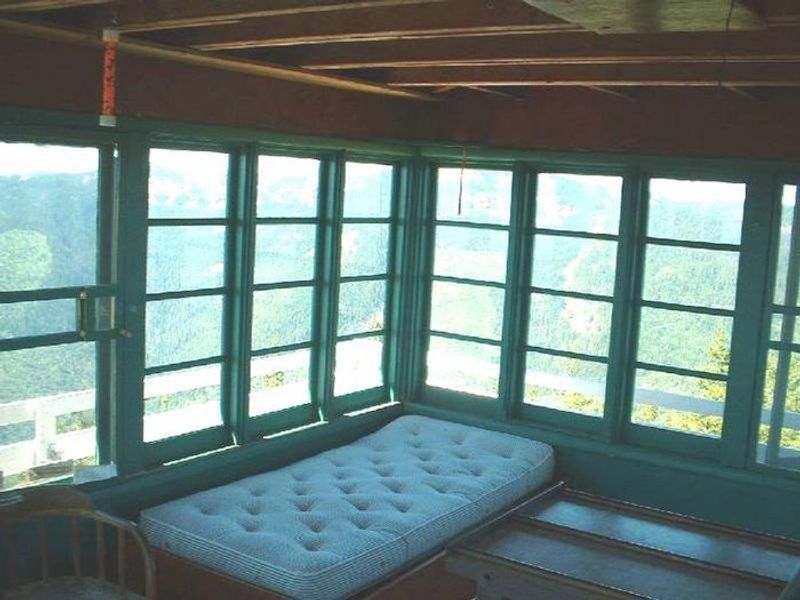 Gem Peak Lookout-twin bed