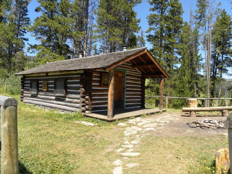 Wapiti Cabin