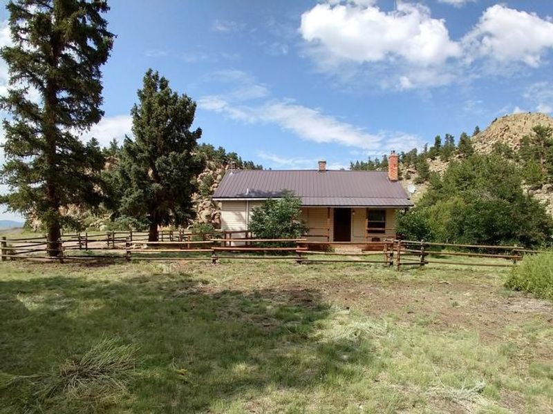 North Facing, front door view of Upper Crossing Guard Station, 