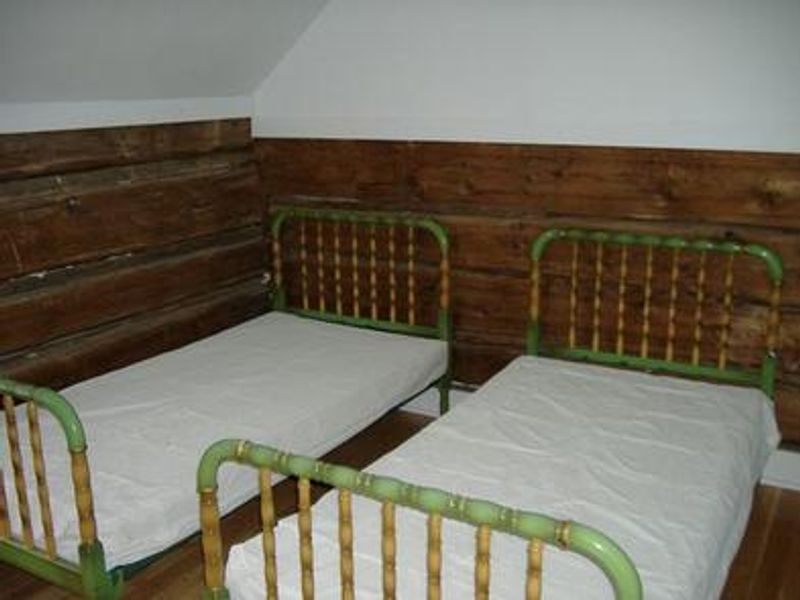Upstairs Bedroom 2 - Twin Beds