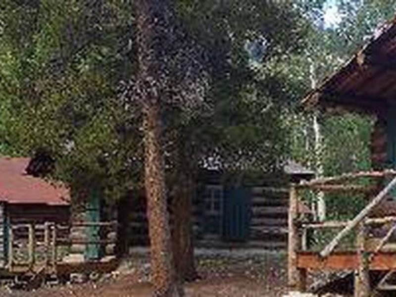 Crescent Mining Cabins