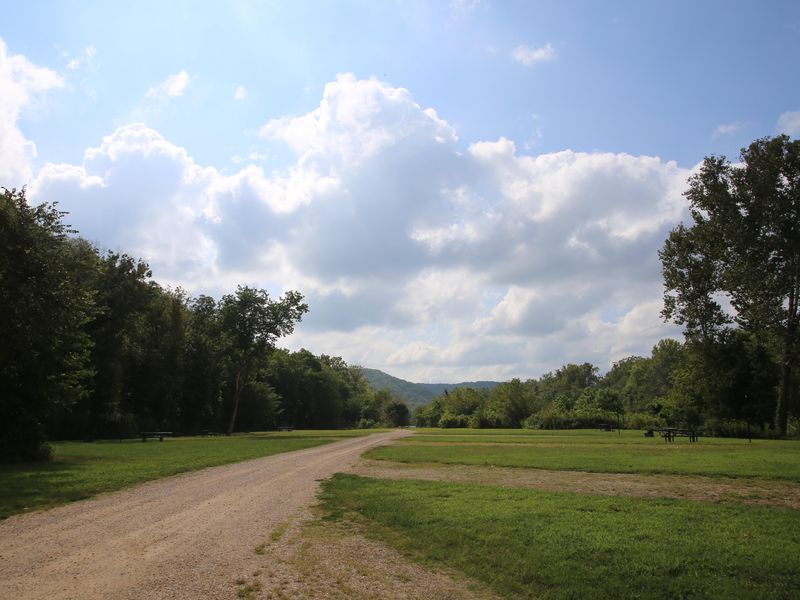 Powder Mill is mostly sunny throughout the year.