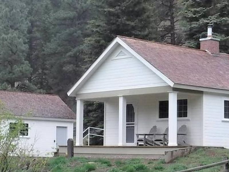 Cowpuncher Cabin and Garage