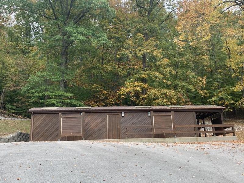 Shower house and laundry near Site 87