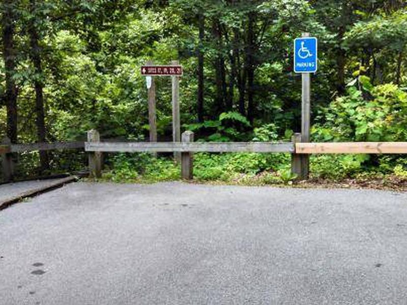 Parking at Cardens Bluff Campground