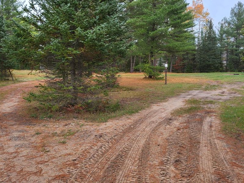  Horizontal view of the entrance to Leg Lake site 1