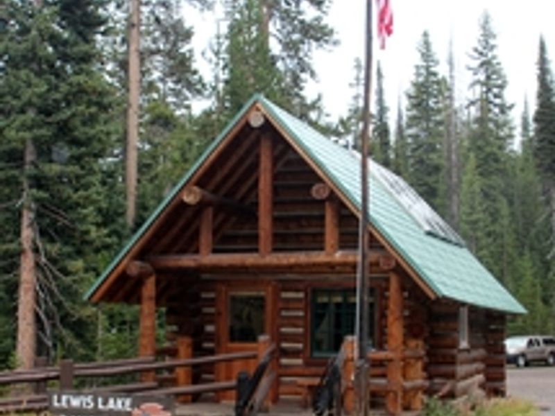 Lewis Lake Campground