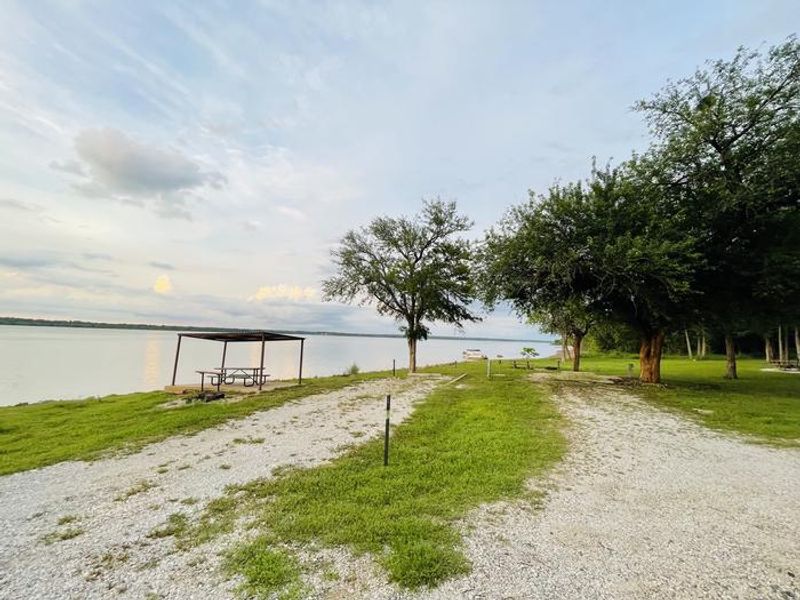 A photo of facility JUNIPER POINT with Picnic Table, Waterfront, Water Hookup