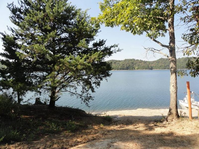 DALE HOLLOW LAKE - PRIMITIVE CAMPING LAKE FRONT TENT CAMPING
