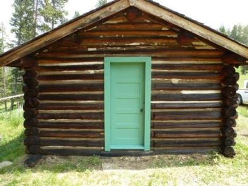 Wapiti Cabin