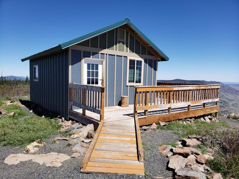 Fremont Point Cabin