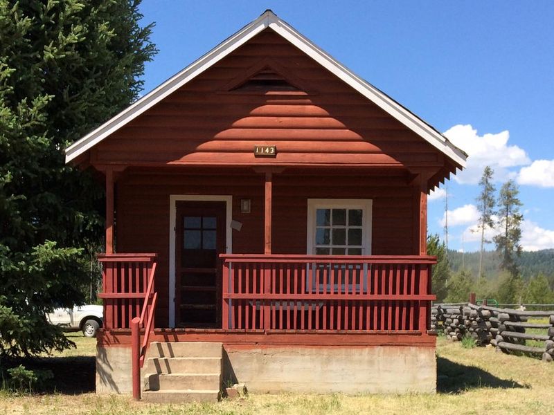Paddy Flat Guard Station Cabin East