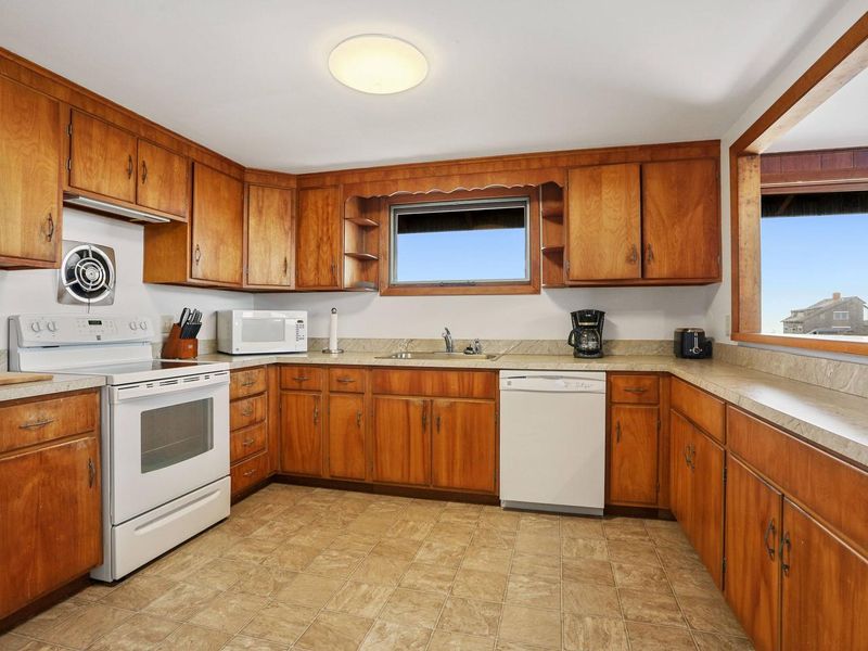 Prepare a meal from the Cape's fresh local produce in the spacious kitchen