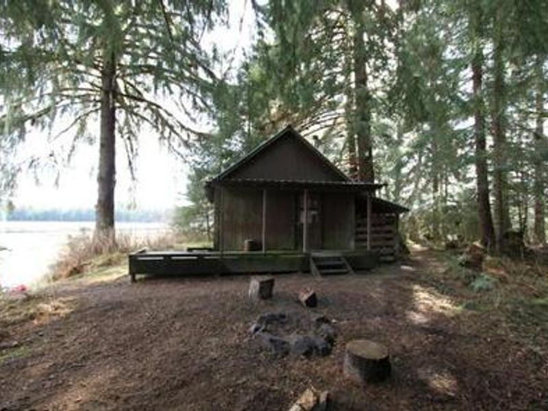 CASTLE FLATS CABIN