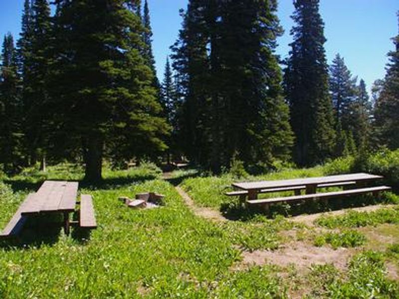 This lovely location is just minutes from the stunning Lake Cleveland. 