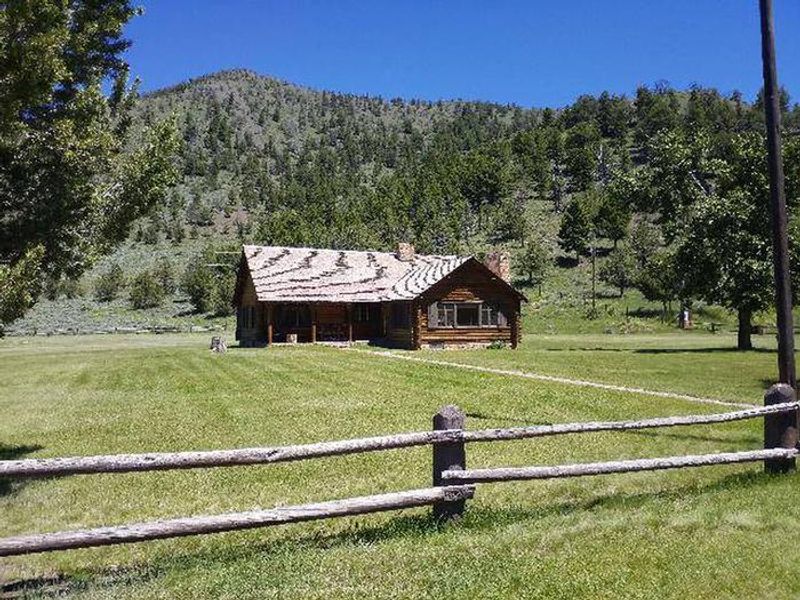 Sunlight Ranger Cabin - Front