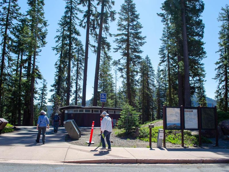 A registration area and restroom are available in the summer and fall seasons.