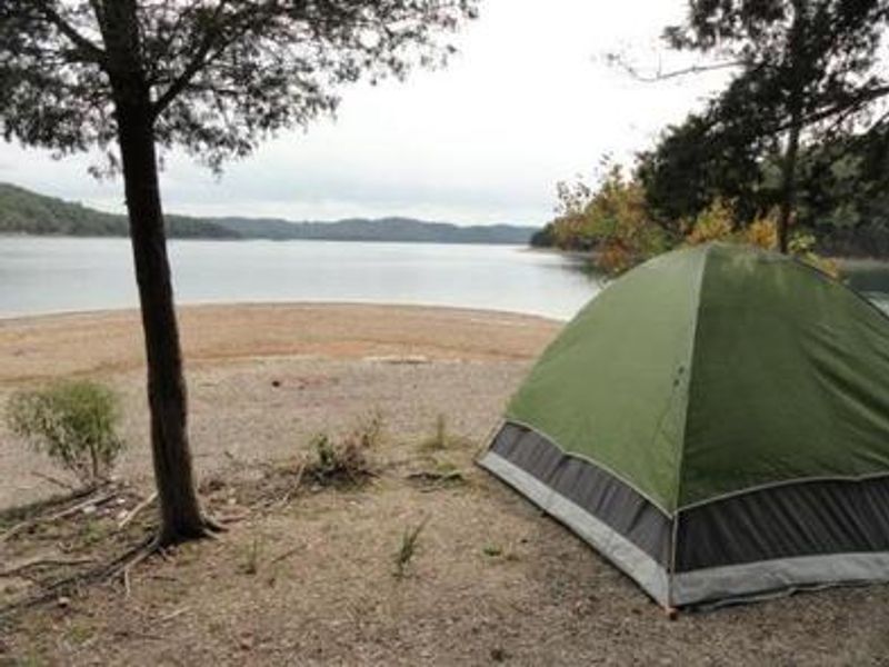 DALE HOLLOW LAKE - PRIMITIVE CAMPING