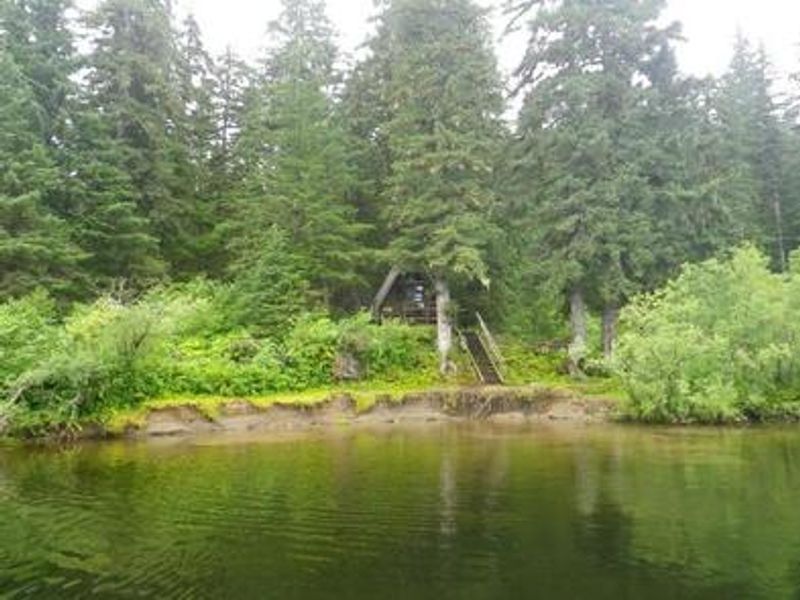 Mount Rynda Cabin with surrounding scenery